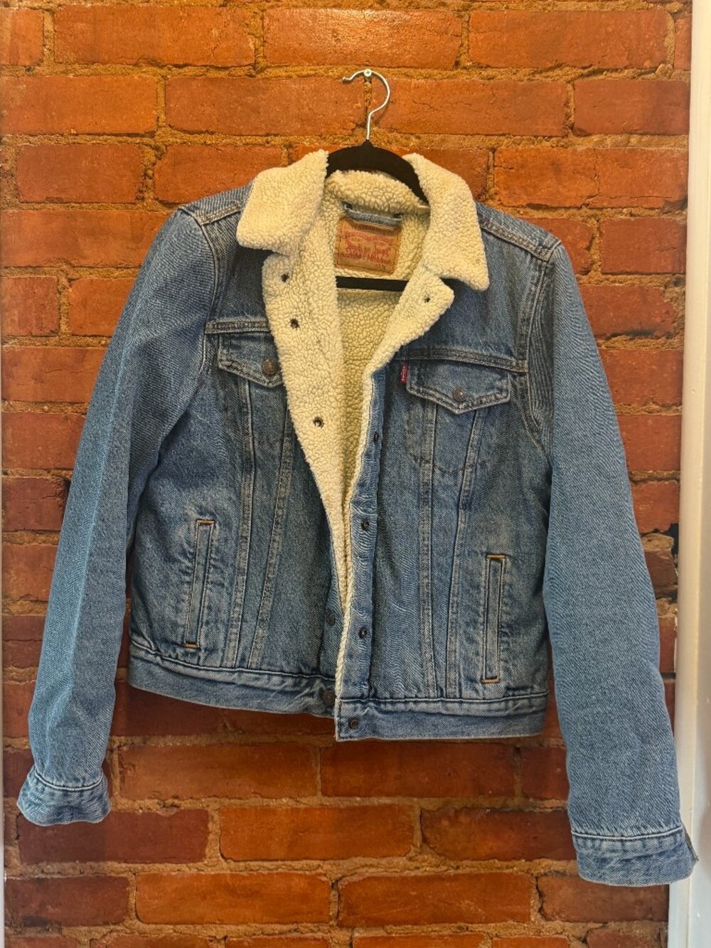 LEVIS Shearling Jean Trucker Jacket. Size M